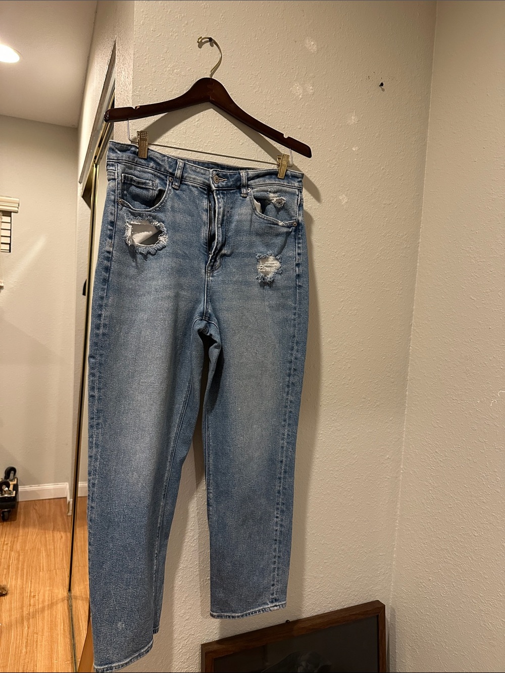 American Eagle Outfitters Light Blue Distressed Boyfriend Jeans